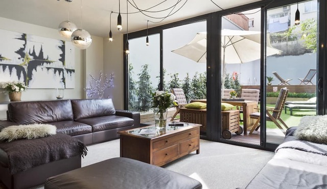 My Space Barcelona Apart. has 40 people in 7 apartments in the misma finca