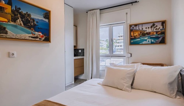 Estoril Upscale Apartment w/Pool by LovelyStay