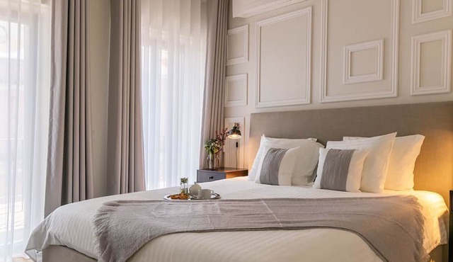 Central 2BDR Apartment with Balcony by LovelyStay