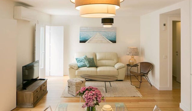 Designer Apartment w/Pool by LovelyStay