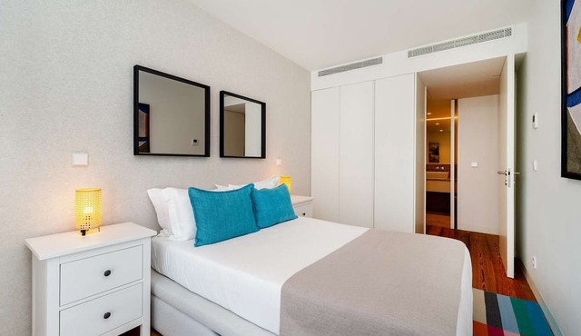 Lisbon Skyline Penthouse: Luxury Living w/View