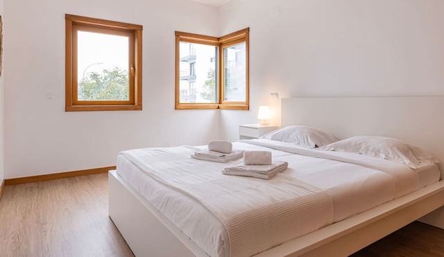 3 Bedroom Oeiras Wonder W/Balcony by LovelyStay