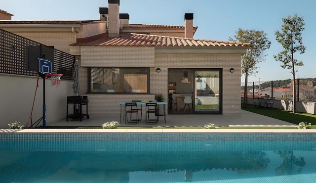 Villa 'Gisela' with Sea View, Wi-Fi and Air Conditioning in Canet de Mar
