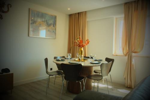 Golden Wood Apartment