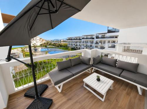 Modernes Apartment 3 Pools Balkon mit Aussicht