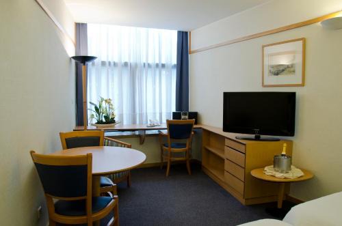 VIP Executive Eden Aparthotel
