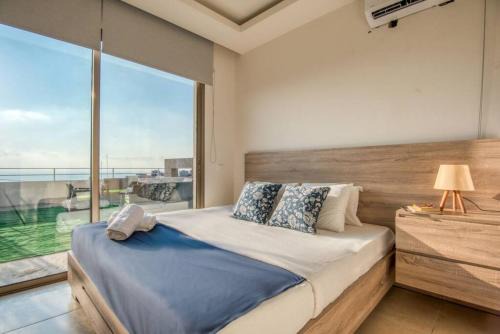 Cloud 9 - Santa Maria Rooftop Studio & Terrace in Jal El Dib