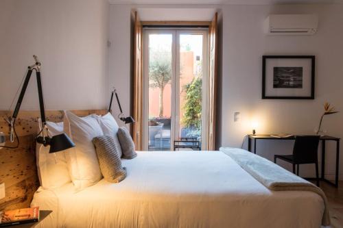 Flora Chiado Apartments