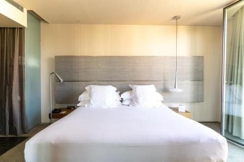 B Hotel