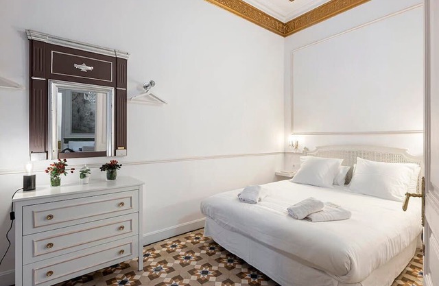 Amazing 5Bd for 13 with terrace in Plaza Cataluña