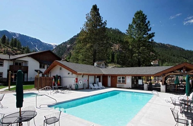 Icicle Village Resort 